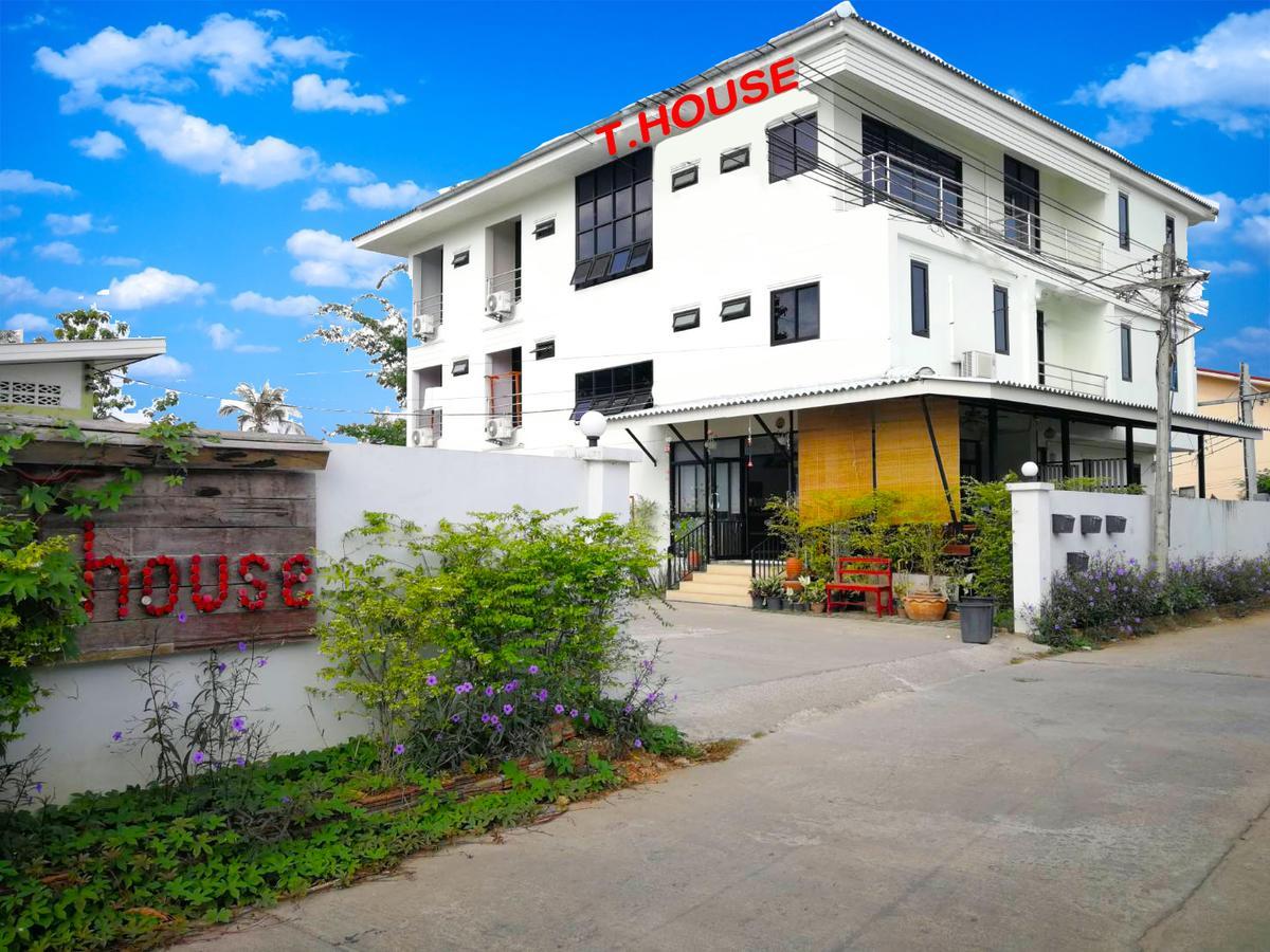 T. House Hotel Mae Sot Buitenkant foto