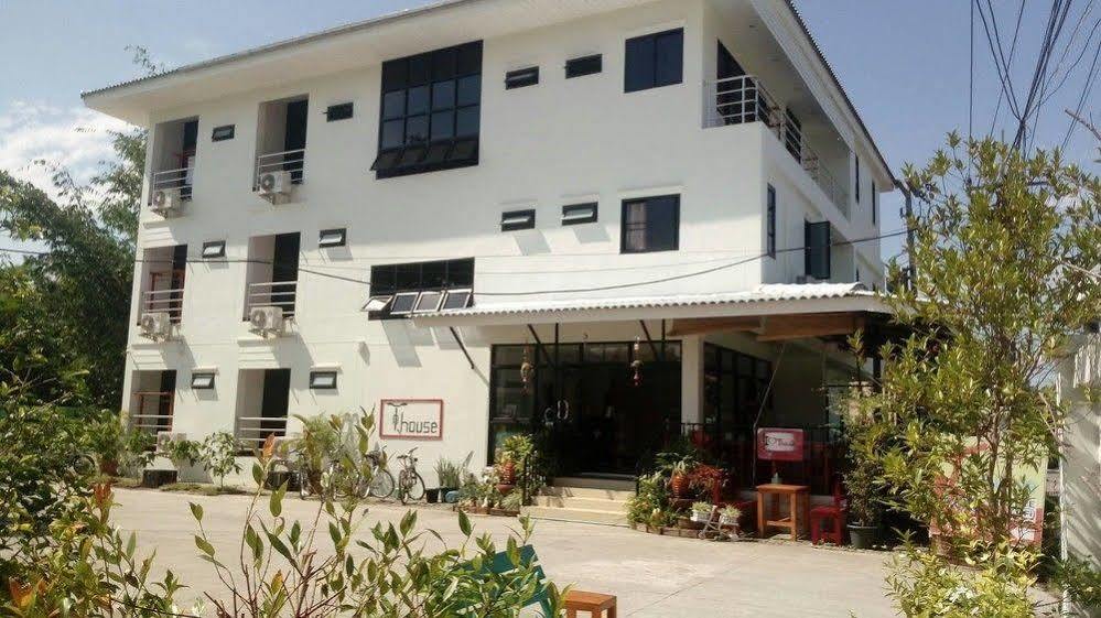 T. House Hotel Mae Sot Buitenkant foto
